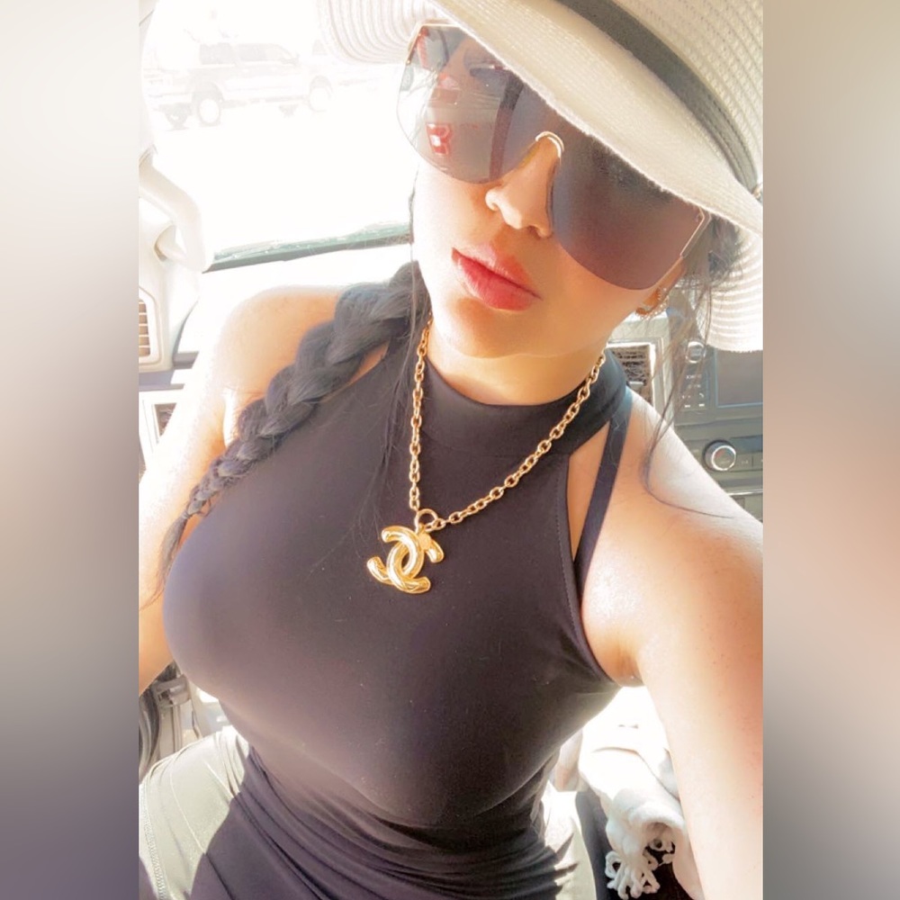 Meet your Posher, Vicruz